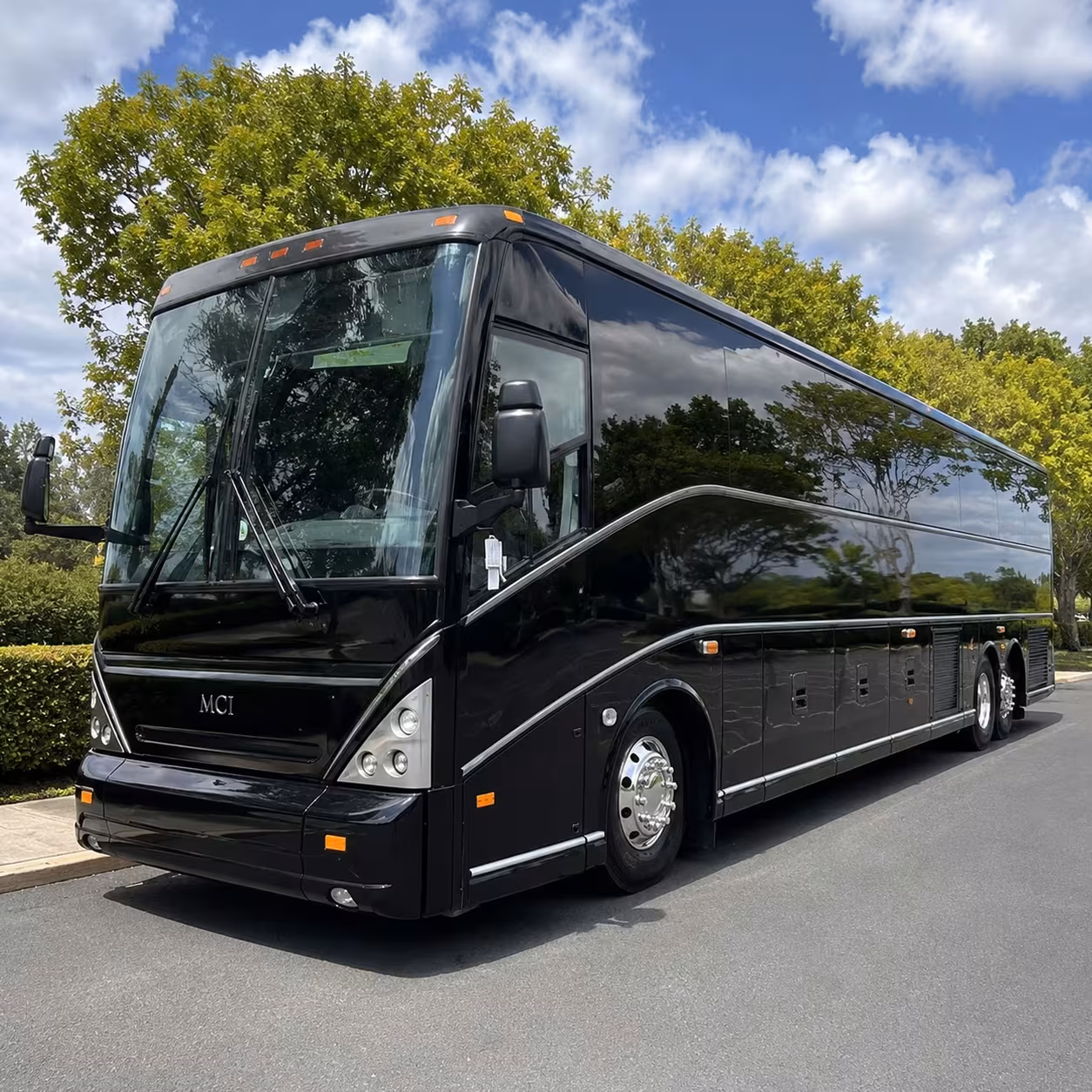 job site shuttle buses for construction workers in woodbury